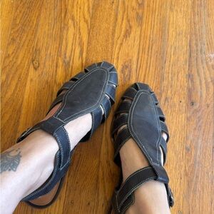 Lucky brand closed toe Leather Fisherman Sandals